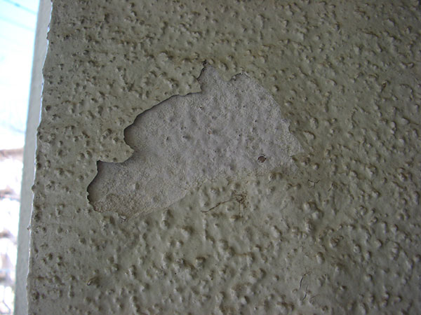 モルタル外壁の塗膜剥離