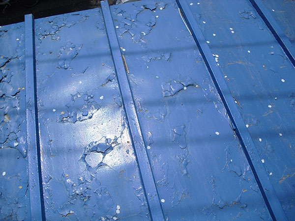 鋼鈑トタン屋根の塗膜剥離