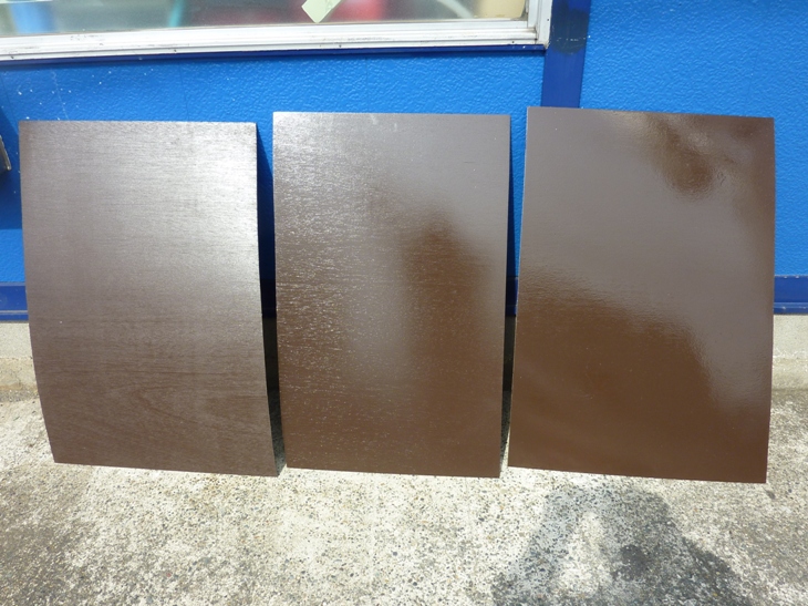 塗りの回数によるベニヤ板の塗装の比較