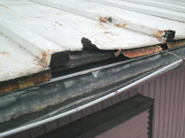 トタン屋根と中の木部の腐食