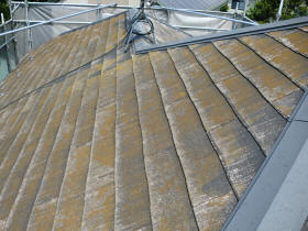 屋根塗装工事前のコロニアル屋根